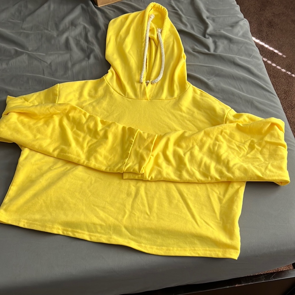 Cropped yellow hoodie